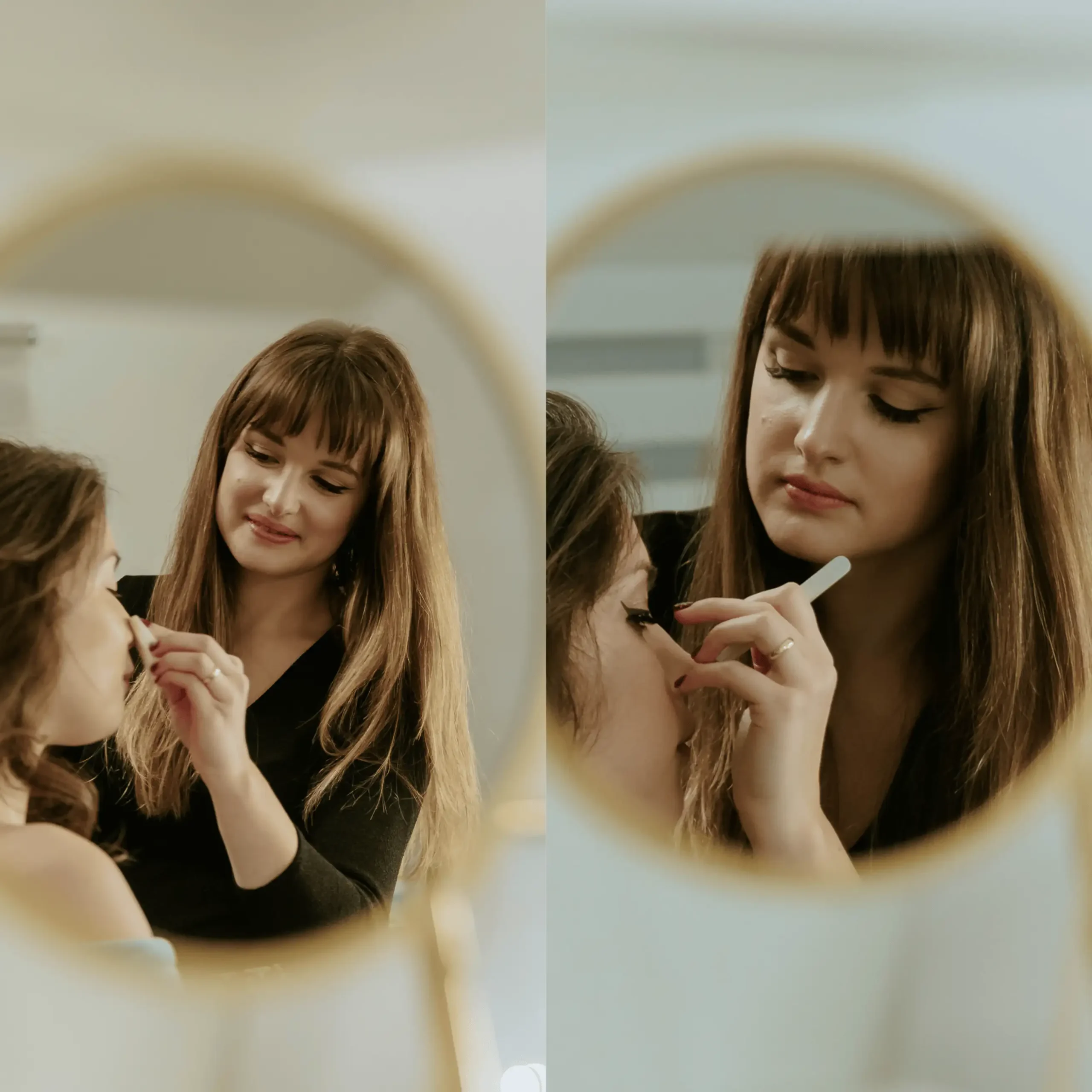 Odbicie w lustrze kobiety, która zajmuję się klientką .